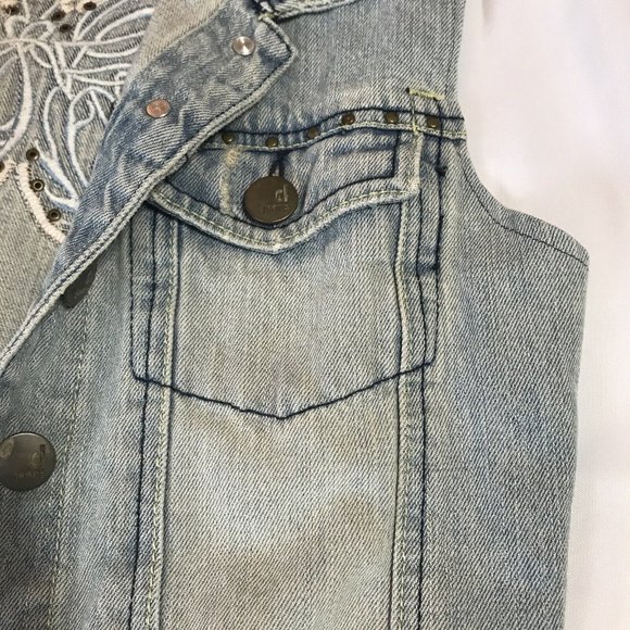 D. Jeans Sleeveless Cropped Vest With Butterfly Back Embellishments Junior Large - Picture 3 of 11